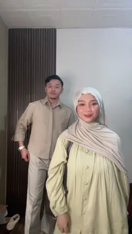 Punya suami harus di paksa dulu, baru mau ngonten😖🤣 #ootdhijabstyle #pasutrimuda #ayodongmasukfyp 