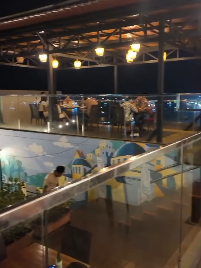 မြိတ်ကမ်းနားလမ်းရဲ့ညအလှကိုခံစားဖို့အ​ကောင်းဆုံးနေရာ😍😍အရသာထူးကဲကောင်းမွန်တဲ့ဟင်းလျာများနဲ့အတူ တသတ်မမေ့နိုင်မယ့်မြိတ်မြို့ရဲ့ညခင်းအလှကိုခံစားဖို့Hotel Driftရှိနေပြီနော်😍😍😍 #fyp #viral #မြိတ်ကမ်းနားလမ်း #Hoteldrift #myeik 