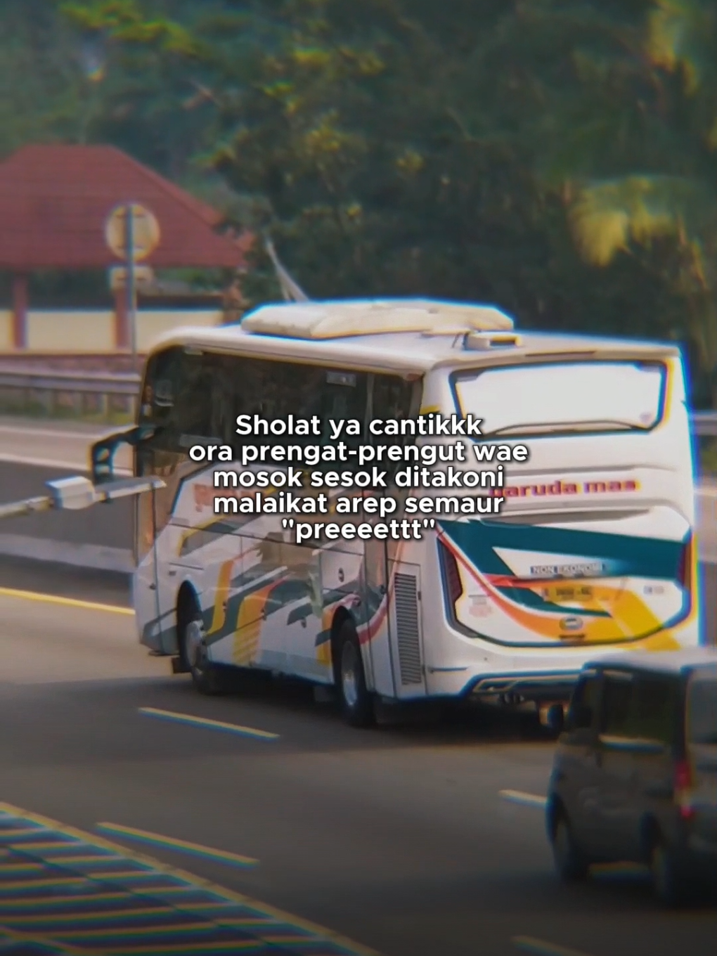 Sholat hehe #garudamas #jetbus5 #biasanyadijalan 