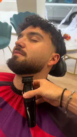 La propreté d’une barbe a l’italienne 😊 #beard #fyp #coiffure 