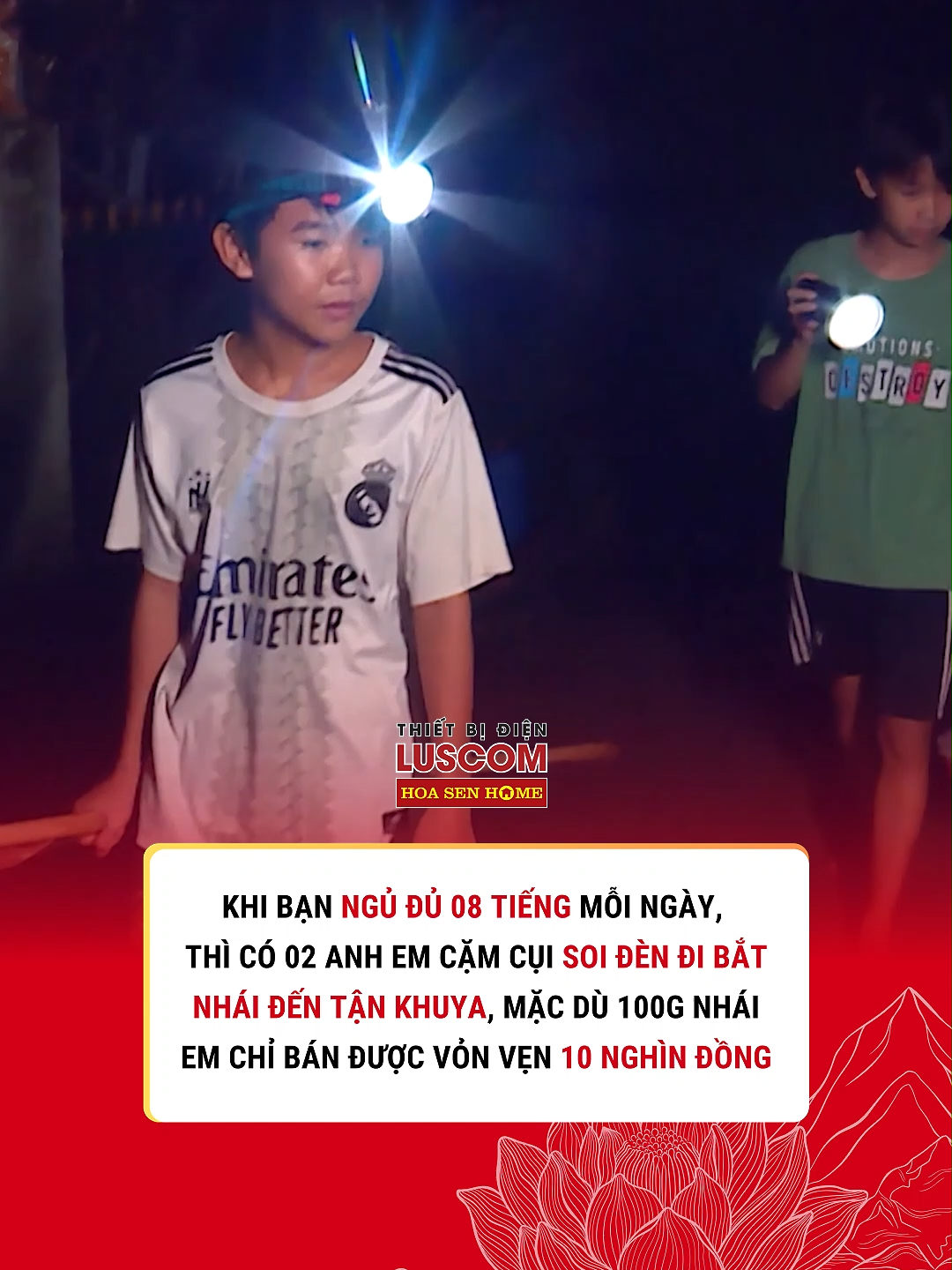 Khi bạn ngủ đủ 8 tiếng mỗi ngày, thì đâu đó có hai anh em soi đèn đi bắt nhái đến tận khuya, mặc dù 100g nhái chỉ bán được 10 nghìn đồng. Em Trọng Khang - Mái ấm gia đình Việt tập 155 #hoasengroup #hoasenhome #tonhoasenmagshield #hoasenmadshield #maiamgiadinhviet #hsg #tonhoasen #hsh #hshpu