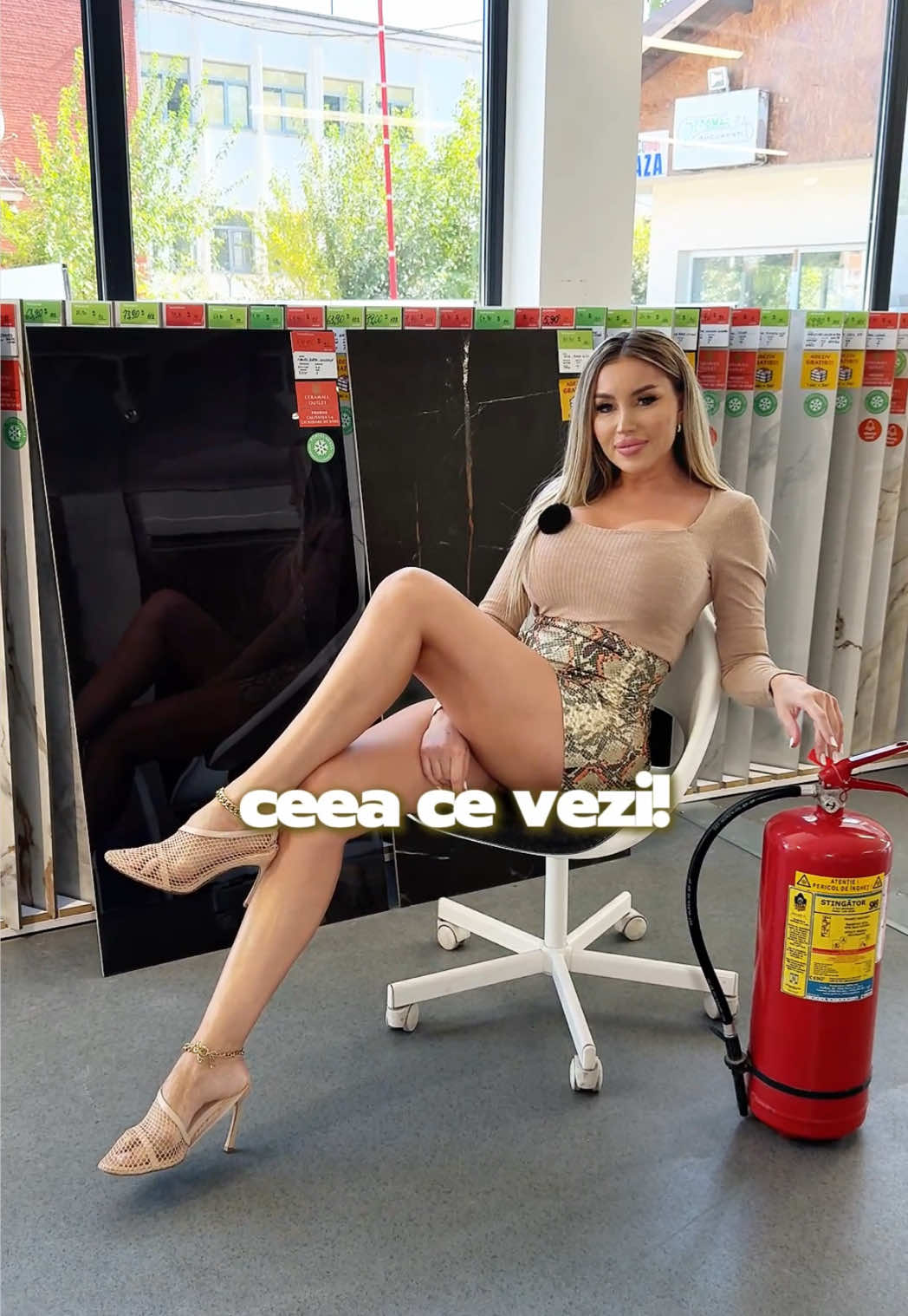 Până pe 15 octombrie, la Ceramall găsești gresie porțelanată, rectificată și de calitate superioară la prețuri de la 59,90 RON/mp. ✨ Iar la fiecare 5 mp cumpărați, primești adezivul gratuit!🎁 Nu rata — oferta e valabilă doar pentru o perioadă limitată! 📍Bulevardul Timișoara 80B;  📞 +40 (372) 533 333; #hailaceramall #OfertaSpeciala #Gresie #Faianță #AmenajariInterioare    