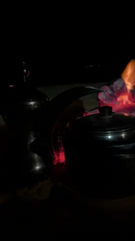 بعدنآ عن العالم من كثر الأقاويل                                   يآما اكتووينآ من حكيهم وكتفيناآ ..