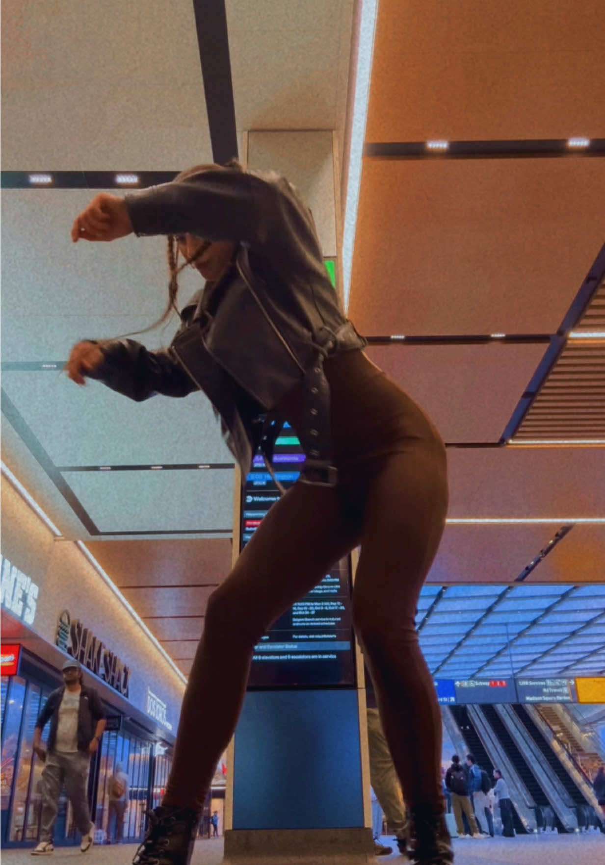 Waiting for the LIRR and practicing the choreo I learned at BCDF in New York by Joel Immortal💯‼️🙏  #joelimmortal #dancehall #newschool #dance #newyorkcity 