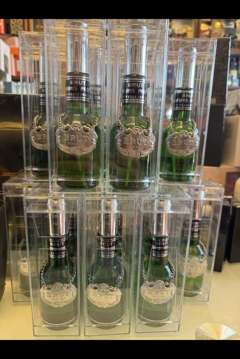 عطر Brut صدر عام 1968 اورماتك  للرجال، يجمع بين نكهات الأعشاب والحمضيات ولمسة خشبية من طحلب البلوط #عطر #عطور #العراق #بغداد #اصلي 