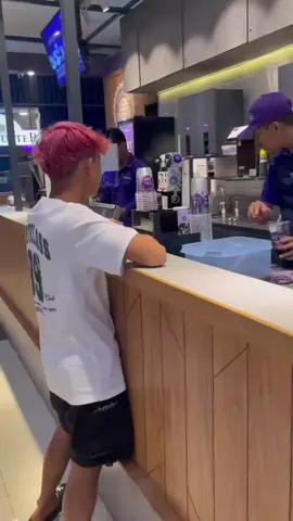 POV:nemenin mas pacar pesan minuman 😗#fyppppppppppppppppppppppp #foryoupagе @☆pamungkas☆ 