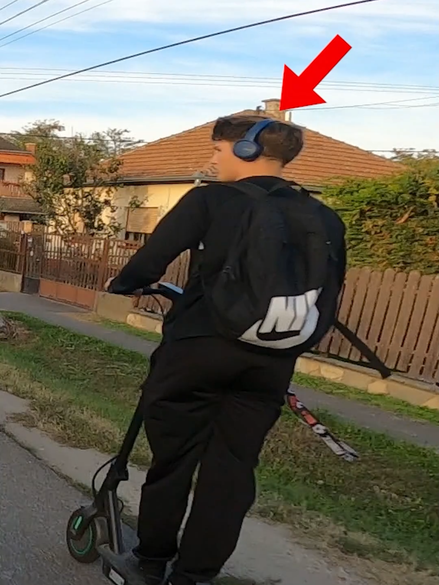 ROLLERES FEJHALLGATÓVAL 🎧 #motorozás #vicces #roller #közlekedés #fyp #foryou #magyar_tiktok #bikerlife #humor #wtf