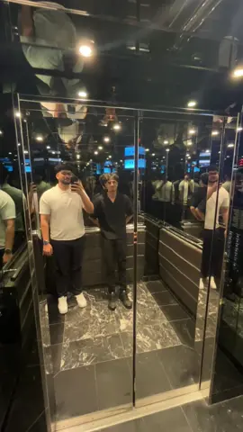 Nonchalant Elavator Challenge.#elevatorchallenge #viral#fyp #nonchalant #funny