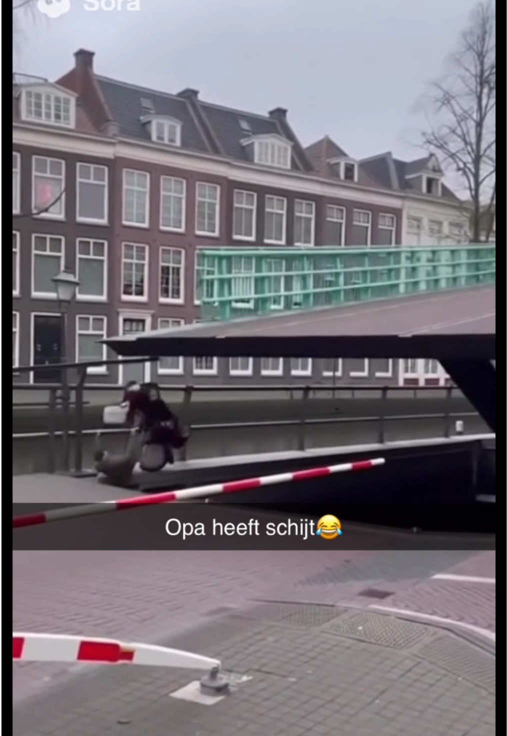 Opa heeft schijt😂 #fyp #sora #amsterdam 