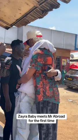 Zayra Baby meets Mr Abroad for the first time #zayrababy #mrabroad #bluefamily #bricepromotionz @Gael Will 