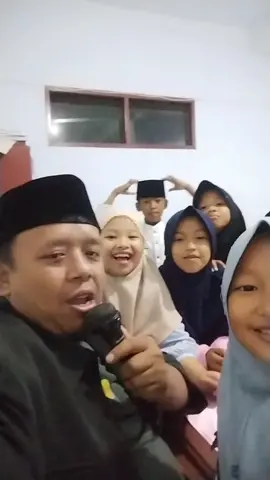 Anak-anak ingin suara terompet viral hehehe.... #suaraterompet #fyp 