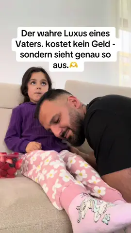 Der wahre Luxus eines Vaters. kostet kein Geld - sondern sieht genau so aus.🫶☺️ Bir babanın gerçek lüksü. parayla mal olmaz - ama tam olarak böyle görünür. 🫶☺️ #CapCut #fy #fyp #fory #foryo 
