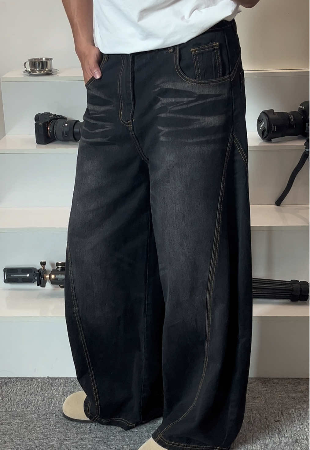 wah, gak tau lagi gimana ngomongin celana ini #celanajeans #baggyjeans #outfitinspo #outfit #outfitideas 