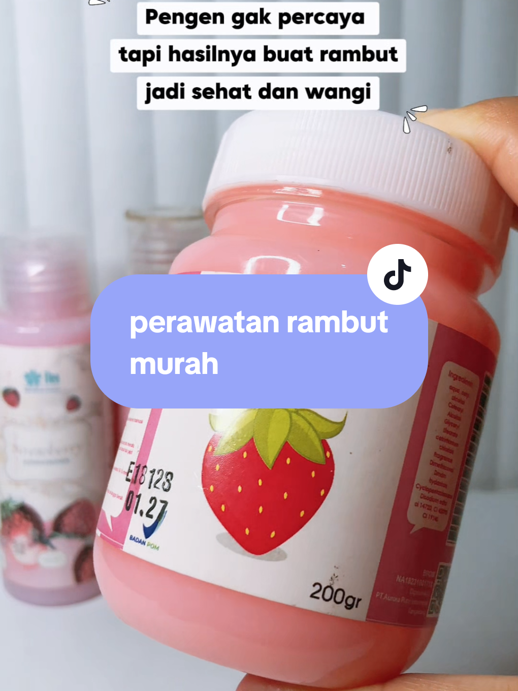 Paket hair care 3 in 1 varian strawberry ini wangi banget 😍🍓 Rambut jadi halus, lembut, dan super fresh tiap kali keramas 💕 Bener-bener solusi lengkap buat rambut wangi & lembut seharian ✨ #HairCareStrawberry #PerawatanRambut #HairCareRoutine #RambutWangi #FYP