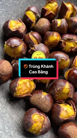 𝐍𝐠𝐡𝐢̃ đ𝐢 𝐧𝐠𝐡𝐢̃ 𝐥𝐚̣𝐢… Muốn bóp bụng thì phải bóp mồm 🤭 Mà khổ nỗi, từ mùa vải – mùa nhãn – mùa cốm – tới mùa dẻ, cái mồm mình nó không cho phép nghỉ ngơi 😅 Thôi thì đành tích mỡ để mùa đông ấm áp vậy 😂😂 🌰 Hạt dẻ Trùng Khánh đang vào mùa ngon nhất rồi nha mọi người! Buổi trưa tan làm triển ngay món này. Một hạt thôi là ngọt bùi tan chảy, ăn là mê, đặc sản quê mình mà ai ăn cũng phải khen nức nở 🤩 👉 Mùa này, người Trùng Khánh ăn ngập mồm hạt dẻ luôn đó nhaaa! #HatDeTrungKhanh #DacSanQueMinh #CaoBang #cuocsong 