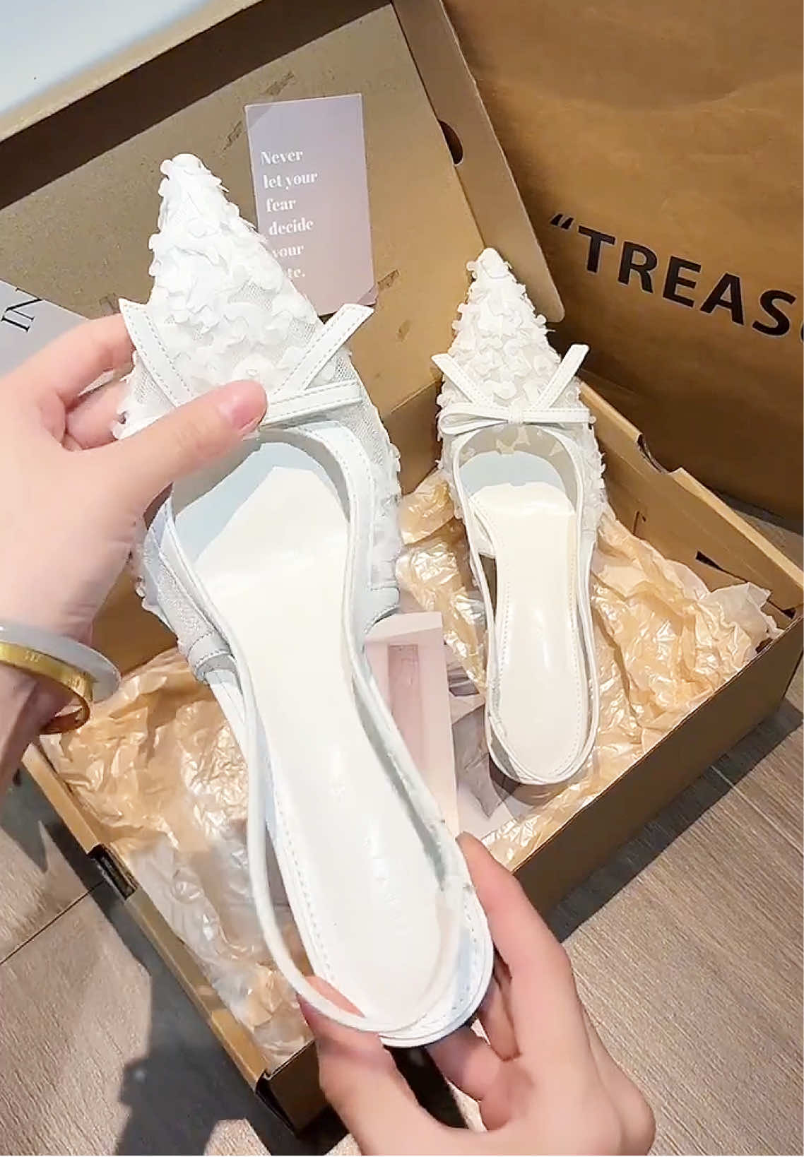 Giày nữ hở gót mũi nhọn đính nơ, đế bệt #TikTokAwardsVN #giaynu #giaydep #giayxinh #giaycaogot 