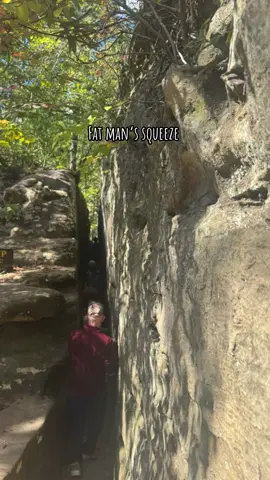 Neat little break in the rocks at Natural Bridge called Fat Man’s Squeeze.  Good news, my entire party made it through 🙌🏻 #hikingadventures #kentucky #hike #Hiking #hippielife 