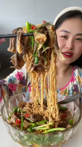 Mì gói ăn cùng nấm lộc nhung giòn mà ngon #dungthichan #mukbang #namlocnhung #namlienhoa 