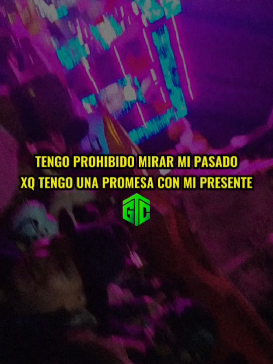 tengo prohibido mirar mi pasado  por qué tengo una promesa con mi presente 🎁✨