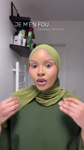 JE M’EN FOU - Amitié Je pense qu’en amitié, moins on en sait sur la vie des gens, mieux c’est. On n’a pas besoin de se parler tous les jours, ni toutes les semaines. Une petite mise à jour tous les six mois, ça me va. Parce qu’au fond, rien ne change. Les années, les souvenirs, ce qu’on a construit ensemble… tout ça reste. C’est juste que chacun fait sa vie, et c’est normal. #jemenfou #trendtiktok #amitie 