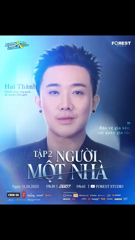 Với gia tộc R, Hai Thành là anh lớn của 8 đứa em nhưng bên ngoài xã hội, cậu Hai chính là ông lớn nắm trùm chuỗi cung ứng gạch, đá xuyên biên giới. Phương châm sống của cậu Hai chính là “Bảo vệ gia sản, cai quản gia tộc”. Không biết rằng vòng xoáy tranh quyền đoạt lợi, những mưu tính kim tiền có khiến cậu Hai Thành xem tình thân thành chiến trường? ‼️Tất cả sẽ được giải đáp vào TỐI NAY. ---- 🎬 Tập 2 Running Man Vietnam mùa 3 - CHẠY NGAY ĐI phát sóng vào Thứ Bảy ngày 11/10/2025 lúc 19h30 trên kênh HTV7 và 19h45 trên hệ thống kênh FOREST STUDIO. Ⓒ Running Man Vietnam Season 3 - Bản quyền thuộc Forest Studio. #RunningManVietnam #RunningManVietnamSeason3 #ChayNgayDi #ForestStudio #TranThanh #chinsu #tuongotchinsu #vanmonngonbungvi #bunglenvantiecvui   #NuocmamcacomNamNgu #NuocmamNamNgu #CoNamNguthemhanhphuc #DownyVietnam #THOMMMMM #DookkiVietnam