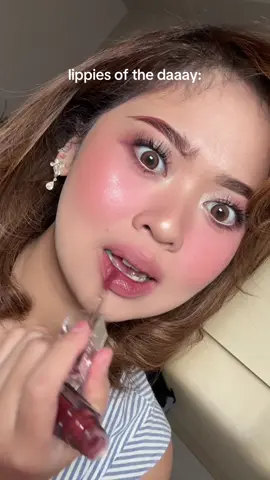 mencoba lipen yang seger-seger @Feyrely 😝