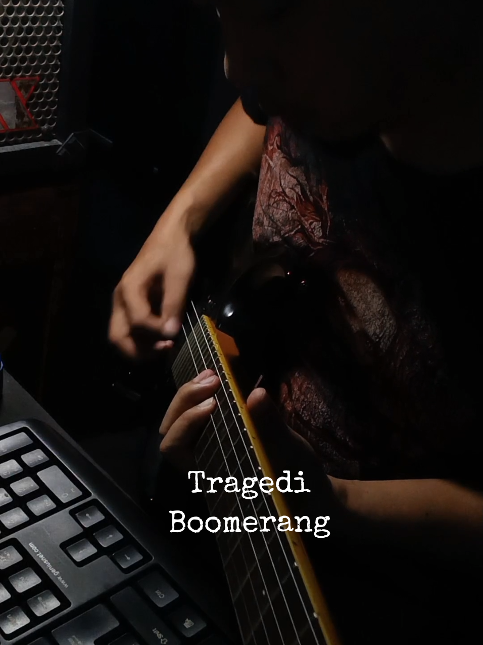 Tragedi - Boomerang (Roy Jeconiah, Hubert Henry, Farid Martin, John Paul Ivan)  #boomers  #boomerang  #royjeconiah  #rock  #guitarcover 