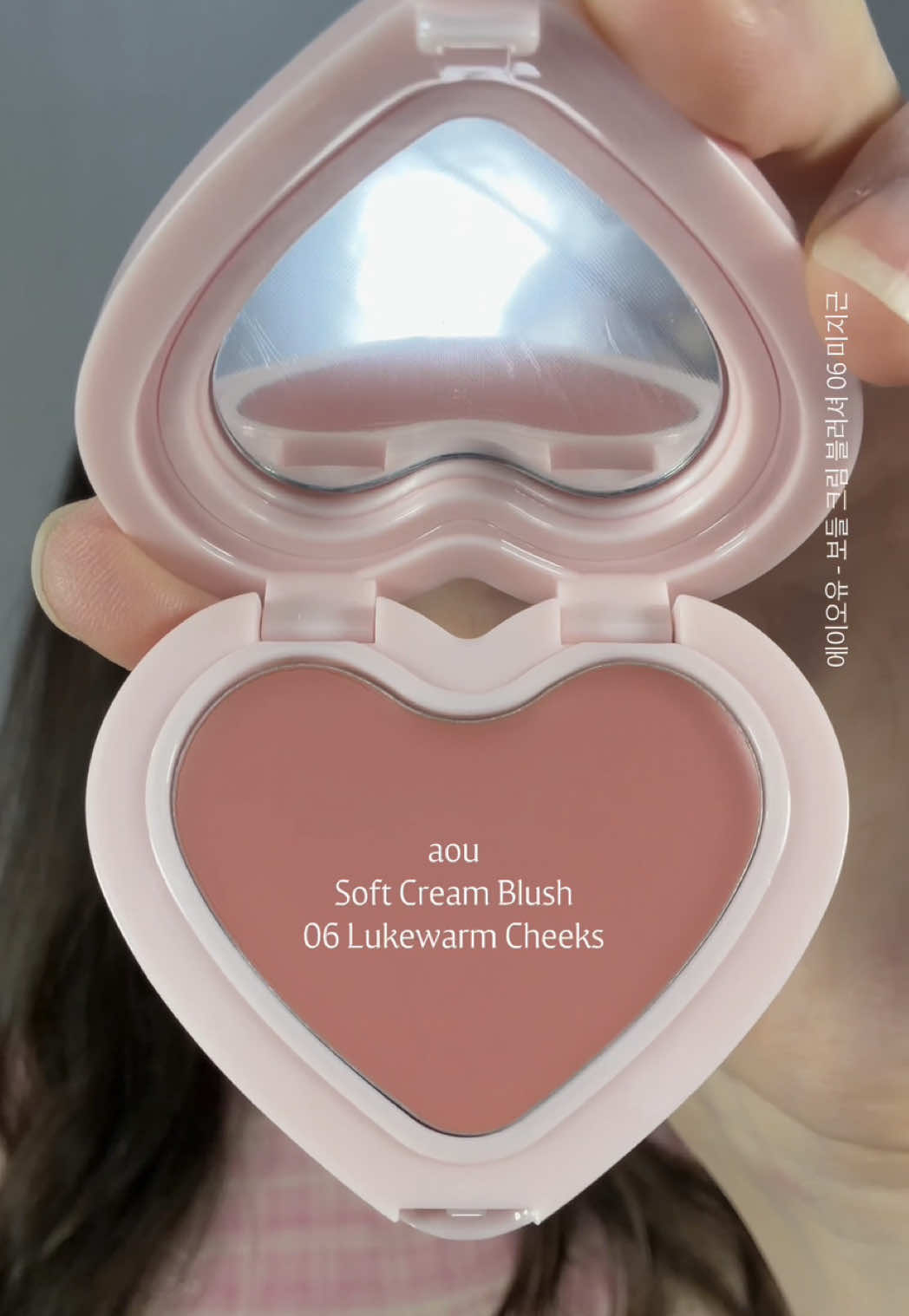 Buildable in two ways ♥️🧱 Girls, vote for the next shade!! 01 hearty cheeks 02 peony cheeks 03 lavender cheeks 04 kumquat cheeks 05 smiley cheeks — 02 pinky cheeks 03 cherry blossom cheeks 04 mauve cheeks 05 rosy cheeks 06 tangerine cheeks 07 pumpkin cheeks 08 sunny cheeks @AOU Cosmetics @HEMEKO  #aou #creamblush #kbeautyskincare #크림블러셔 #메이크업 