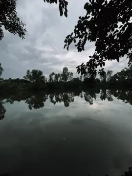 讓一個比我更好的人來愛你。即使我仍然愛你，我寧願讓你和別人幸福，也不願讓你和我一起沮喪。Nhường ai đó tốt hơn anh để yêu em. Tuy anh vẫn còn thương em thật, nhưng mà thà để em vui vẻ bên người khác còn hơn là chán nản khi cạnh anh..