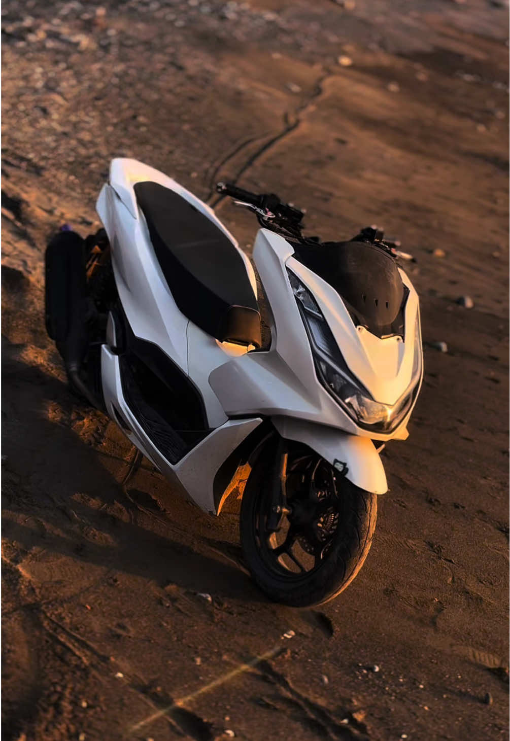 Live, laugh, love sunsets #foryoupage #krianstyle #fypシ゚viral #pcx160 #fypシ゚ 