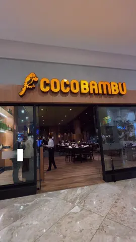 O Coco Bambu acaba de chegar na Baixada Fluminense! 🍤 A inauguração do restaurante número 97 da rede acontece no dia 13/10/25, no Shopping Grande Rio.  🗓️ Não deixe para depois e faça sua reserva pelo link na bio do perfil @cocobambugranderio. 📍 Rua Maria Soares Sendas, 111 – Shopping Grande Rio, Piso 1, São João de Meriti/RJ. #cocobambu #baixadafluminenserj #baixadafluminense 