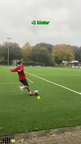 Pro Ecke die ich rein drehe gehe ich weiter zurück 💫 #eckenreindrehen #fußball #toreschießen #foryou #fußballchallenge 