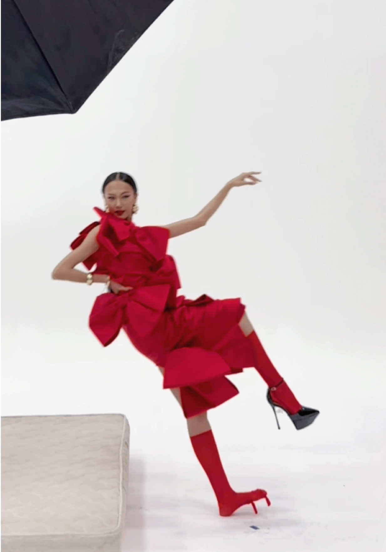 Cú ngã @Vũ Mỹ Ngân ❤️ #D2STYLING #VietnamNextTopModel2025 #FashiondirectorTranDat #trandatstylist #DoManhCuong 