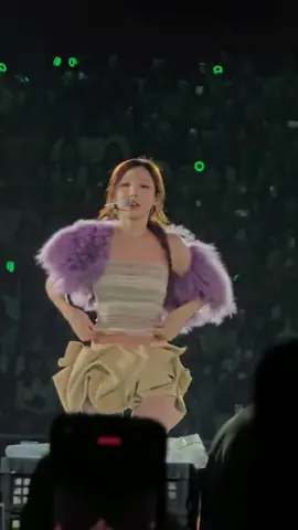MEEEEEE 🤗 #twice #Nayeon##TwiceatSingapored1 #twice_thisisfor_world_tour #credittotheownerofthisvideo 