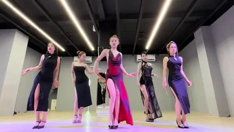 Lớp em nay kín đáo quá 😂(dc:anh phi) #fyp #xuhuong #viral #dancebar #daynhay 