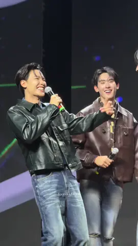 คนที่รักเพลงด้านชามากที่สุด 😂🤟🏻 #Perfect10LinersFMinVietnam  #junniorrs #PerthTanapon 