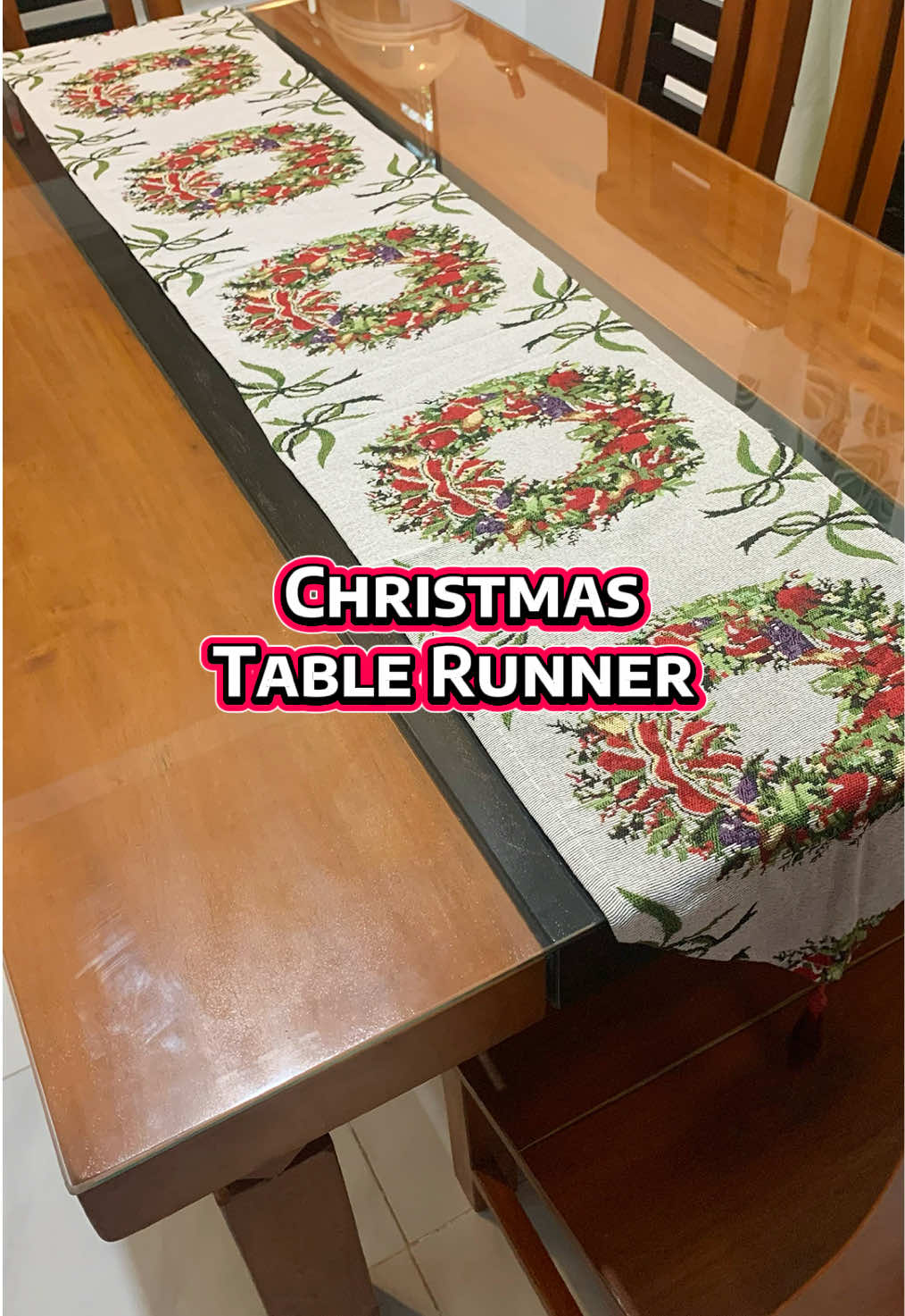 Ang shala nitong Christmas Table Runner, nakakadagdag ganda sa dining table #christmastablerunner #christmastable #christmastabledecor #tablerunner #christmasdecor 