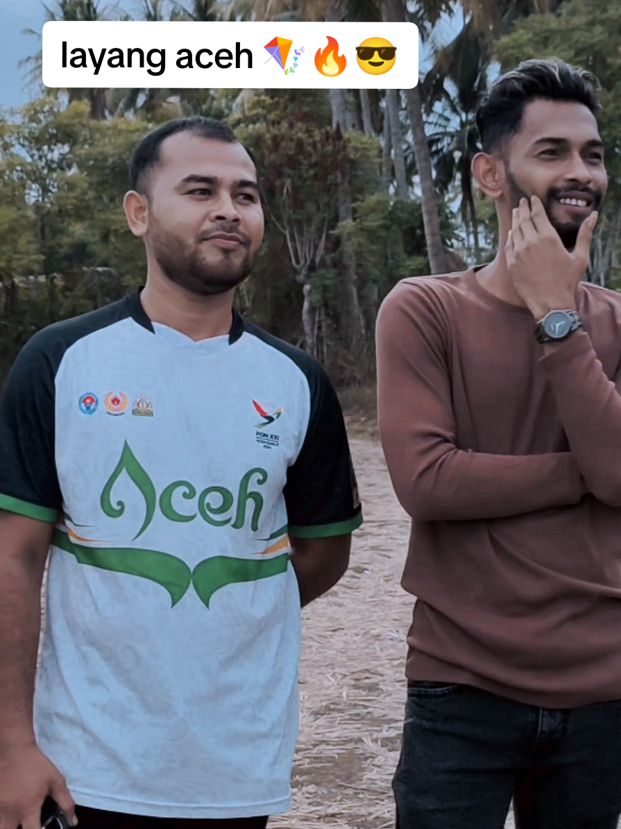 hiburan ada dimana mana 🪁🔥😂😎 @nasir_012  @riskifirdaus946  #layangan #layangaceh #acehbesar #bandaaceh #aceh 
