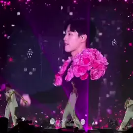 i just knew that yin don't want to let go p'war HAHAHAHAHA #yinwarconcert #yinwar #yinyin_anw #warwanarat #fyp 