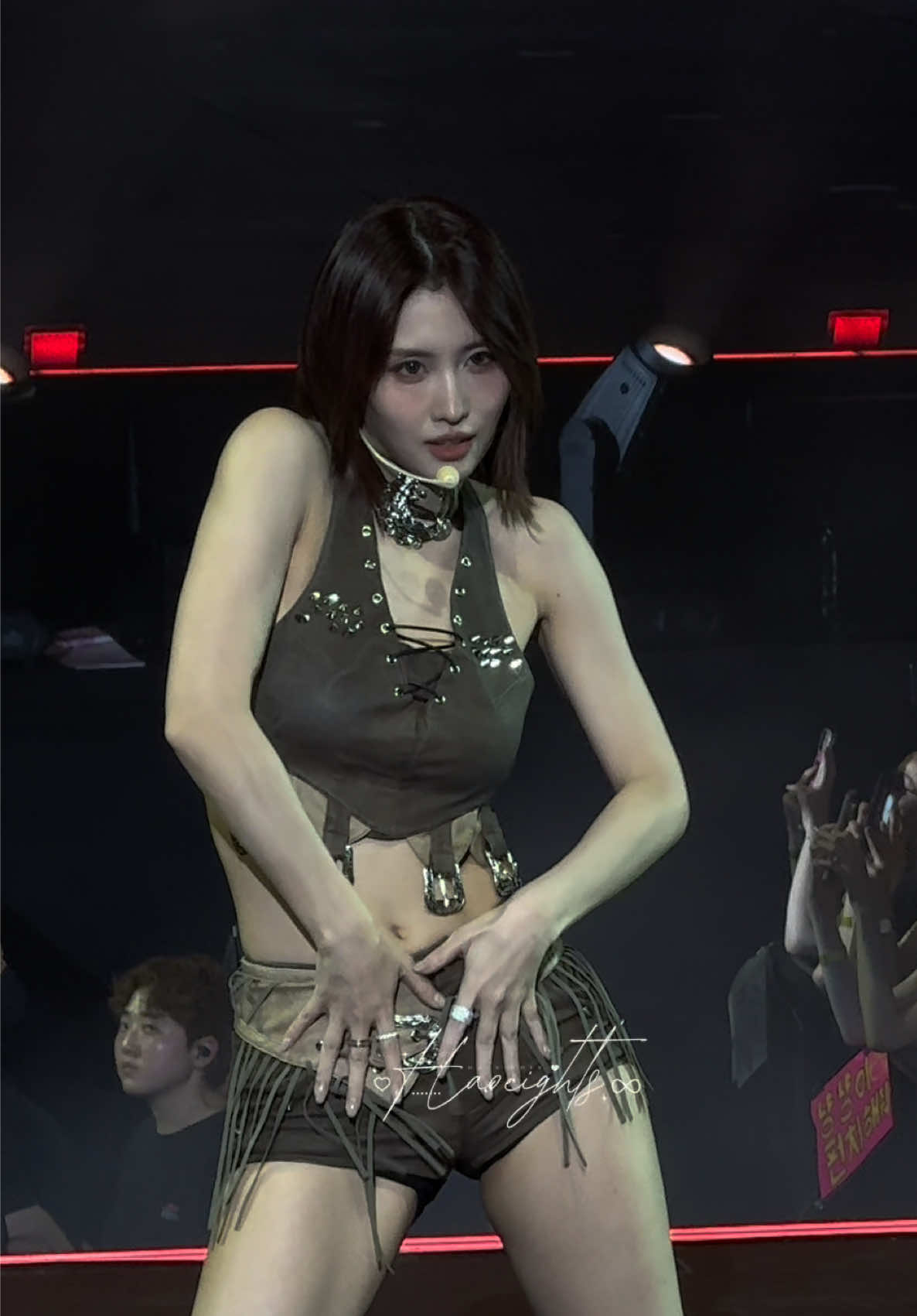 251011 momo please???!! 😍😍 #TWICE #MOMO #모모  #TWICE_THISISFOR_WORLD_TOUR #TWICEinSG @TWICE 