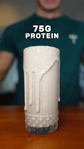 De beste bulkshake ZONDER havermout & pindakaas met +900kcal & 75 gram protein. Deze shake is erg lekker en makkelijk te maken om je calorien snel te verhogen. Ingredienten: - 100g vanille ijs - 250g kwark - 300ml melk - 40g ESN Whey Protein - 2 dadels - Eetlepel Chiazaad - 15g honing - Eetlepel kaneel - 1 Banaan #gymfood #highprotein #bulkshake #proteinshake #rschaling 