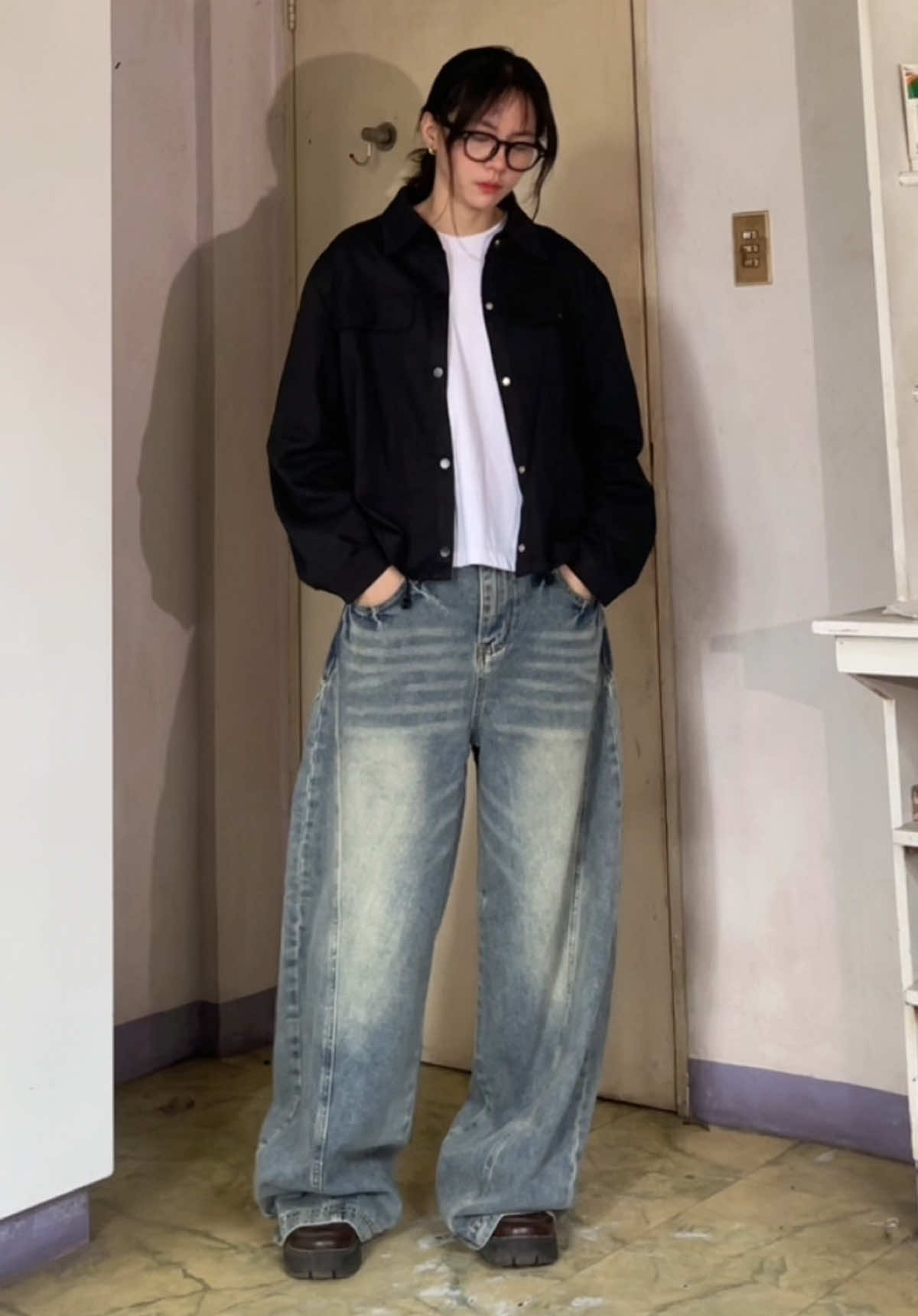 Styling this black denim jacket in two ways 👀 #denimjacket #outfit #streetwear #TikTokFashion #fyp 