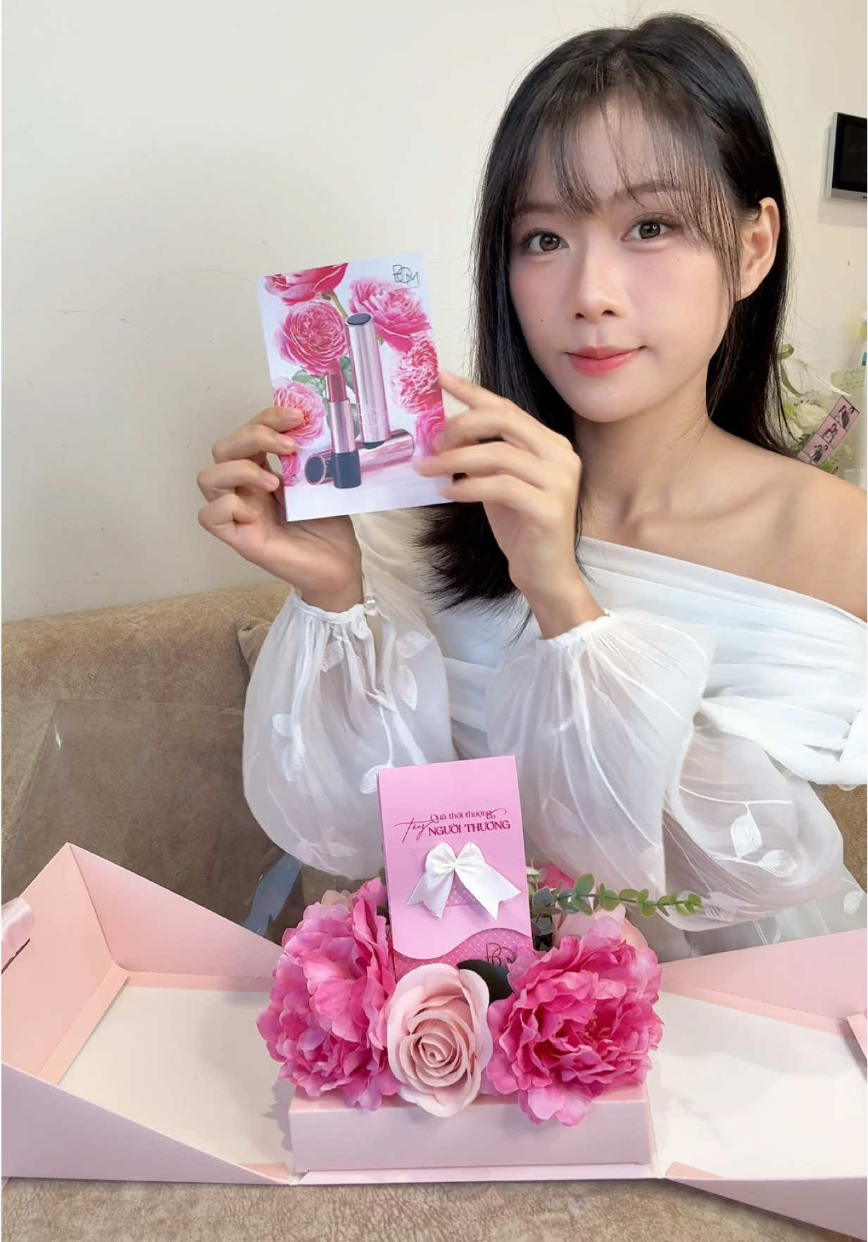Món quà tự làm ý nghĩa dành cho người thương vào dịp 20/10 này nhá , siêu đơn giản lun đó mọi người #bomcosmeticvn #mylipstick #quathoithuong #tangnguoithuong #qua20thang10 