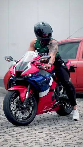 Triple R madness🥵🇱🇰#highcapacitysrilanka🇱🇰 #genuineregisterd #tiktoksrilanka🇱🇰 #bikelover #fypシ #cbr1000rrsp #cbr1000rrr #honda #onemillionaudition #trendingvideo #zaap 
