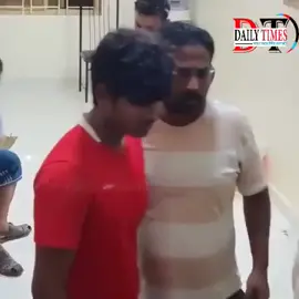 চন্ডিপুরে সেই আলোচিত  মা ও মেয়ে হ/ত্যা/কা/ণ্ডের ঘটনায় সারাদেশে তোলপাড় সৃষ্টি হওয়ার পর, উক্ত ঘটনার সাথে জড়িত স'ন্দেহে সোহেল রানা (৩৫) নামের একজনকে আ'ট'ক করে জিজ্ঞাসাবাদ চলছে। #Ramganj #Lakshmipur