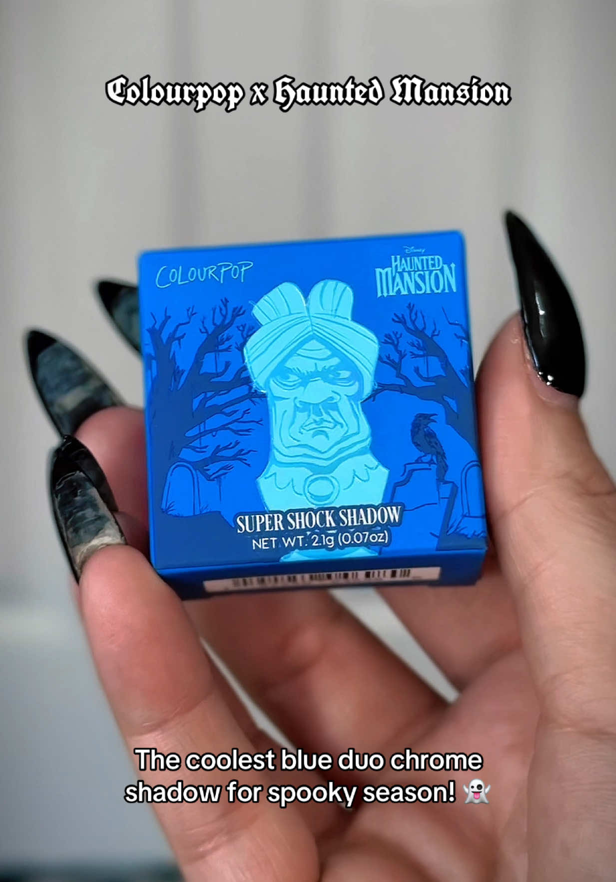 Absolutely obsessed with this duochrome super shock shadow from the @ColourPop Cosmetics x Haunted Mansion collab! It has such a pretty shift! . . . #colourpop #supershockshadow #hauntedmansion #duochrome #halloweenmakeup 