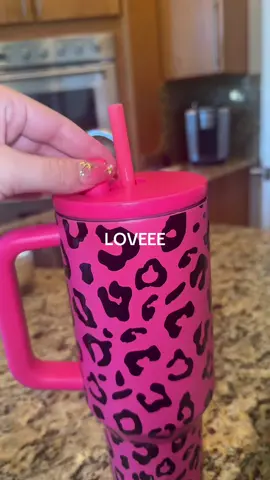 Gorg cup let’s hope my water stays cold all day!! Stay tuned!! #fyp #pinkleapordprint #sidagarcup 
