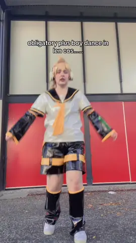 i put this cosplay on and it just happened #lenkagaminecosplay #vocaloid #fyp #ozcomicconsydney2025 #ozcomicconsydney 