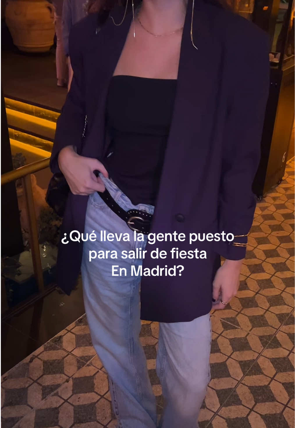 Cómo se viste la gente para salir de fiesta por Madrid 🥂 #outfits #outfitsfiesta #madrid #brunetteoutfits #parati 