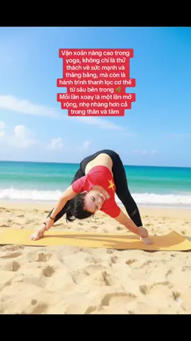 #Vặn xoắn nâng cao trong yoga là nhóm tư thế giúp: 👉Kéo giãn sâu vùng cột sống, hông, vai. 👉Thải độc cho các cơ quan nội tạng. 👉Cải thiện khả năng thăng bằng và tăng sức mạnh cơ trung tâm (core)#yoga #vanxoanyoga #yogapose #yogalove 